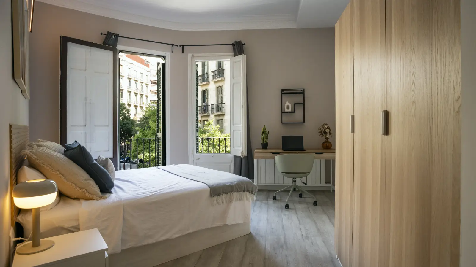 Furnished room in a shared flat in Eixample