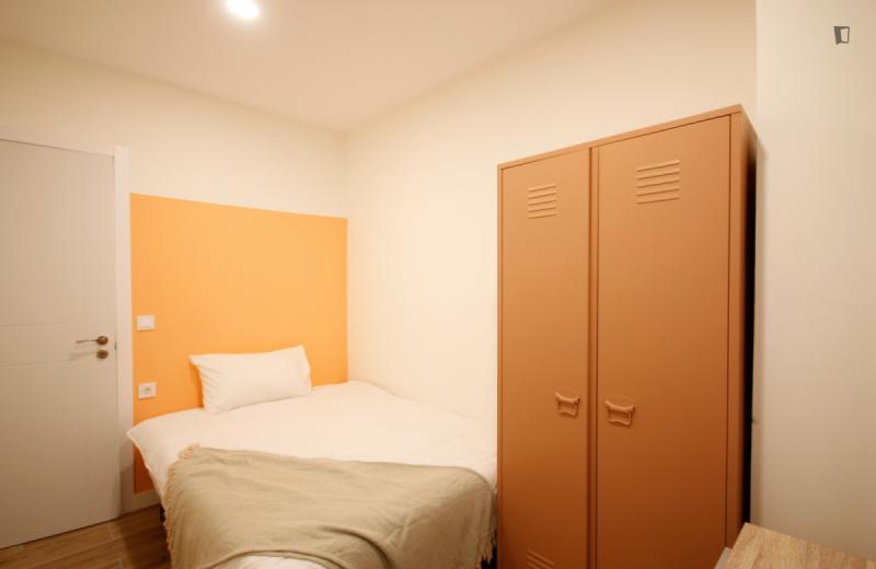 Furnished room in a 4-person shared flat in Eixample