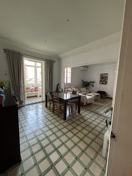 Room in a 4-person shared flat in Eixample