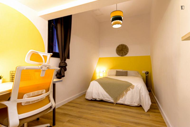 Furnished room in a 9-person shared flat in Ciutat Vella