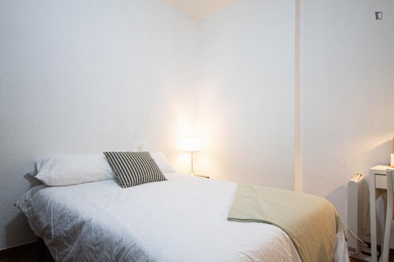 Furnished room in a 4-person shared flat in Sants-Montjuïc