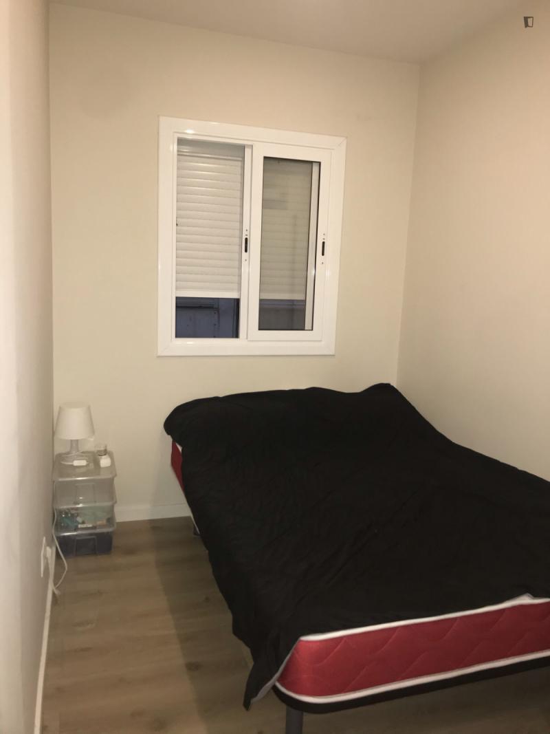Furnished room in a 4-person shared flat in Eixample