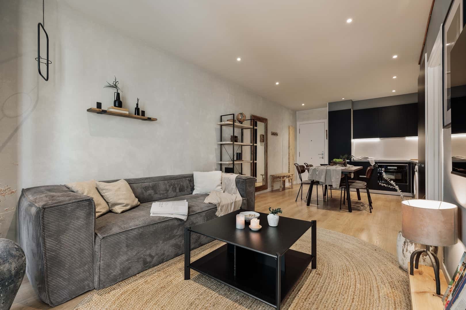 Furnished 2-bedroom flat in Eixample, 70 m²