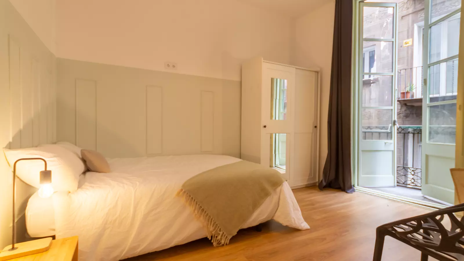 Furnished room in a shared flat in Ciutat Vella