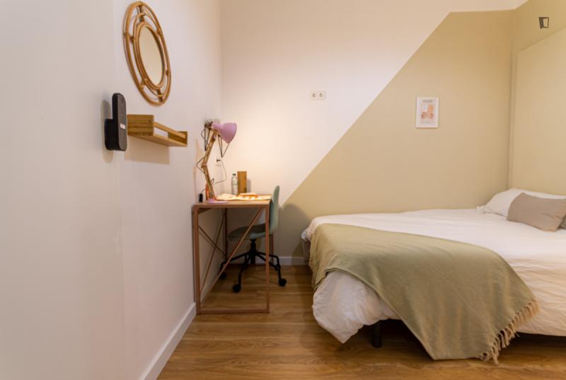 Furnished room in a 6-person shared flat in Ciutat Vella