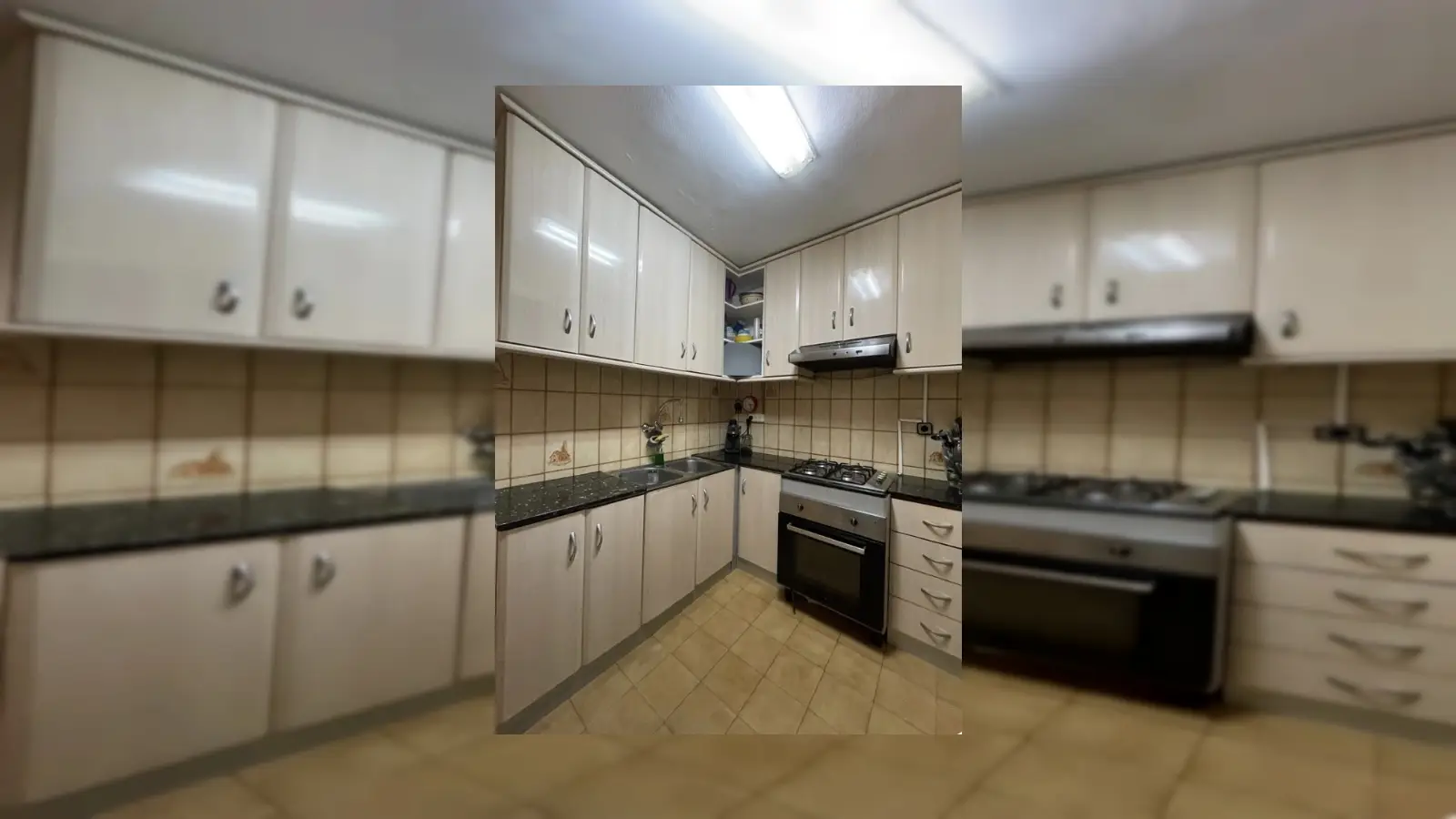 Furnished room in a 3-person shared flat in Santa Coloma · 3