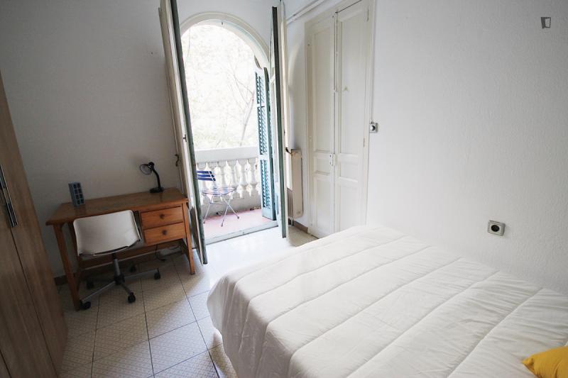 Furnished room in a 4-person shared flat in Gràcia