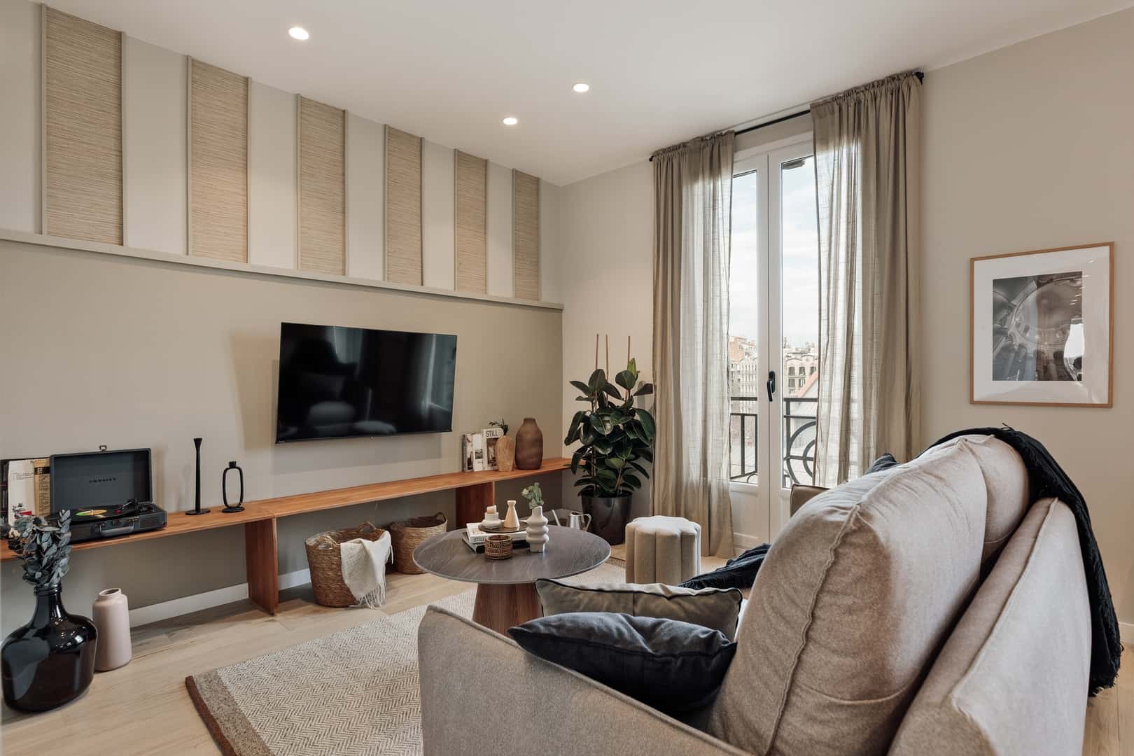 Furnished 3-bedroom flat in Eixample, 96 m²