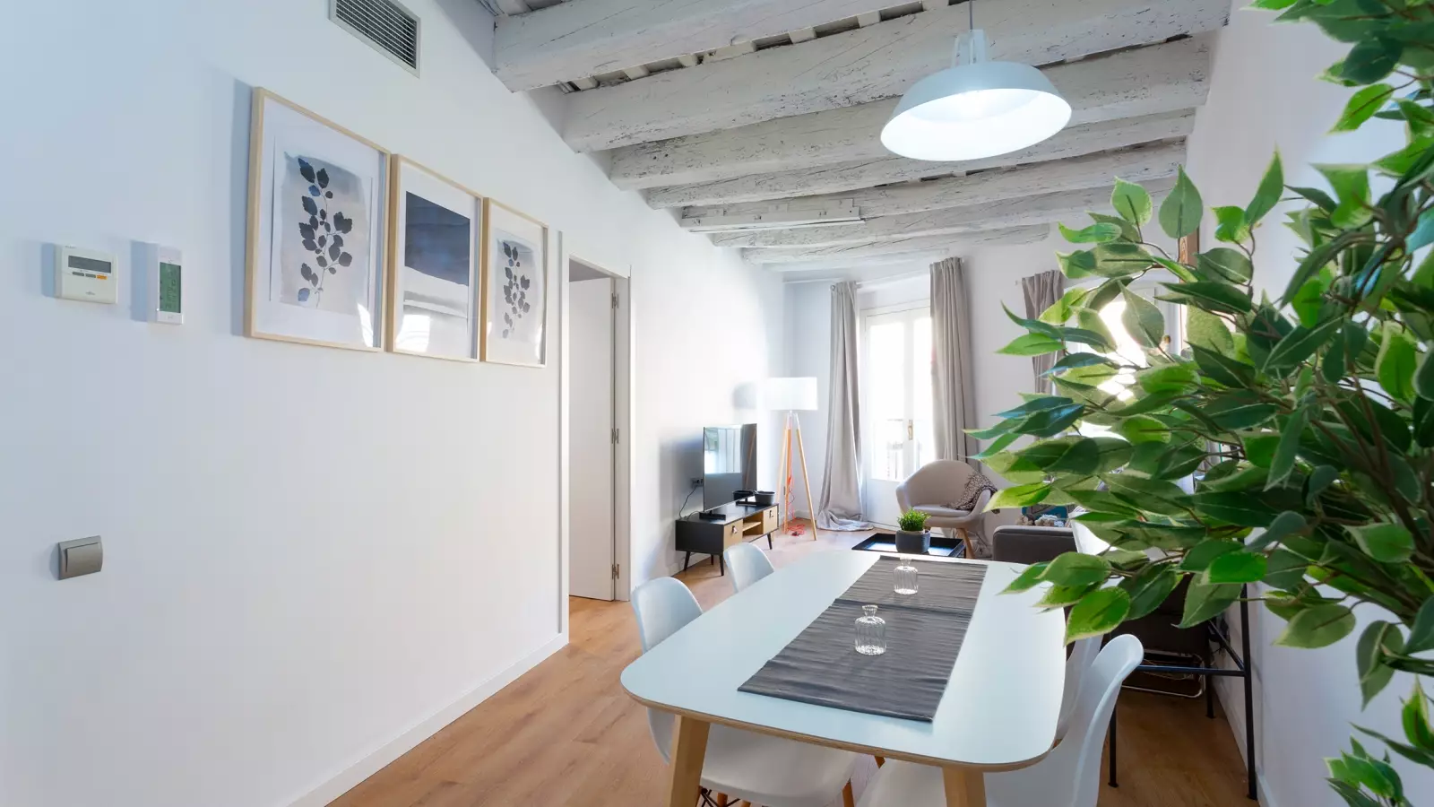 Furnished 2-bedroom flat in Ciutat Vella, 80 m²