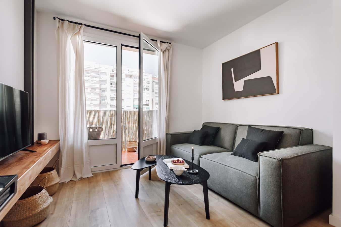 Furnished 2-bedroom flat in Eixample, 70 m²