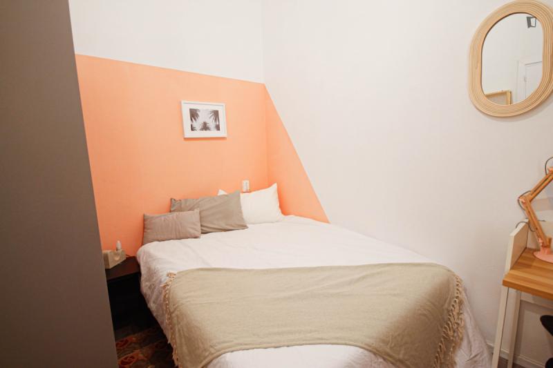 Furnished room in a 5-person shared flat in Eixample