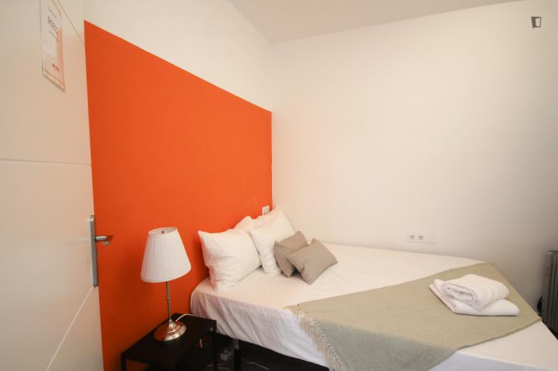 Furnished room in a 4-person shared flat in Eixample