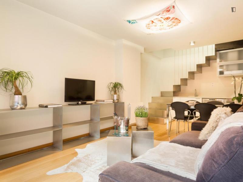 Furnished 3-bedroom flat in Eixample
