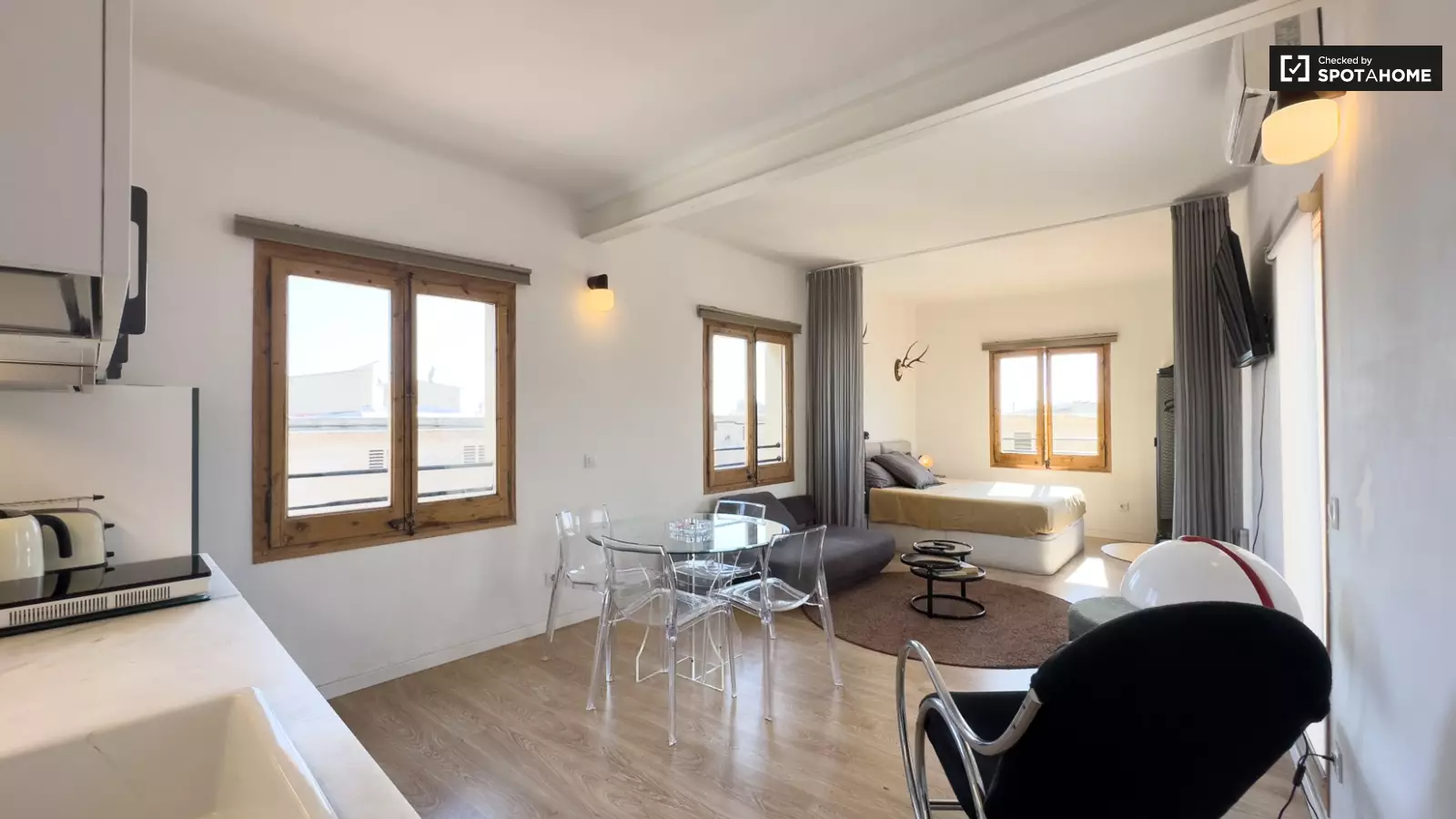 Furnished 2-bedroom flat in Ciutat Vella, 60 m²