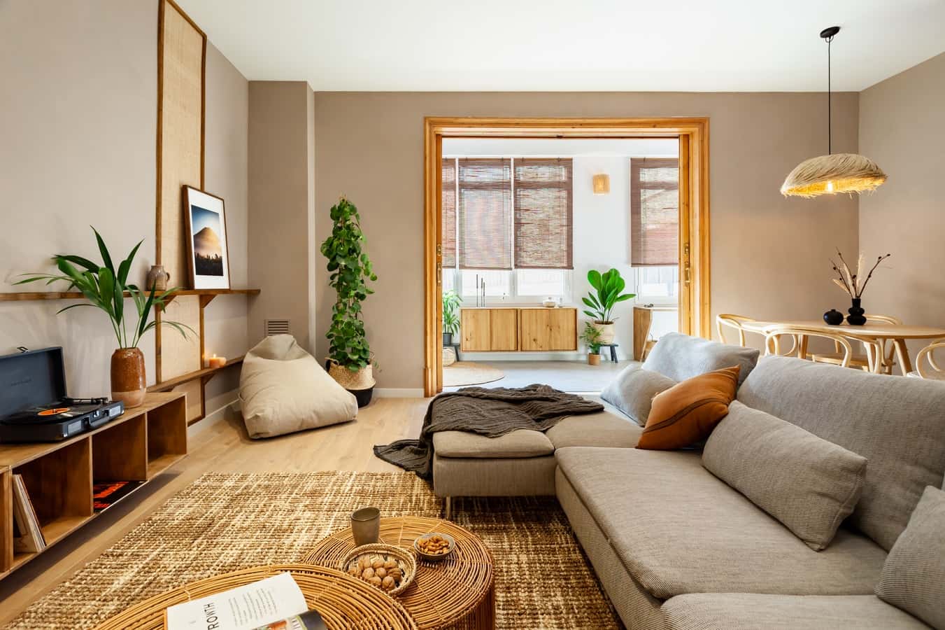 Furnished 2-bedroom flat in Eixample, 127 m²