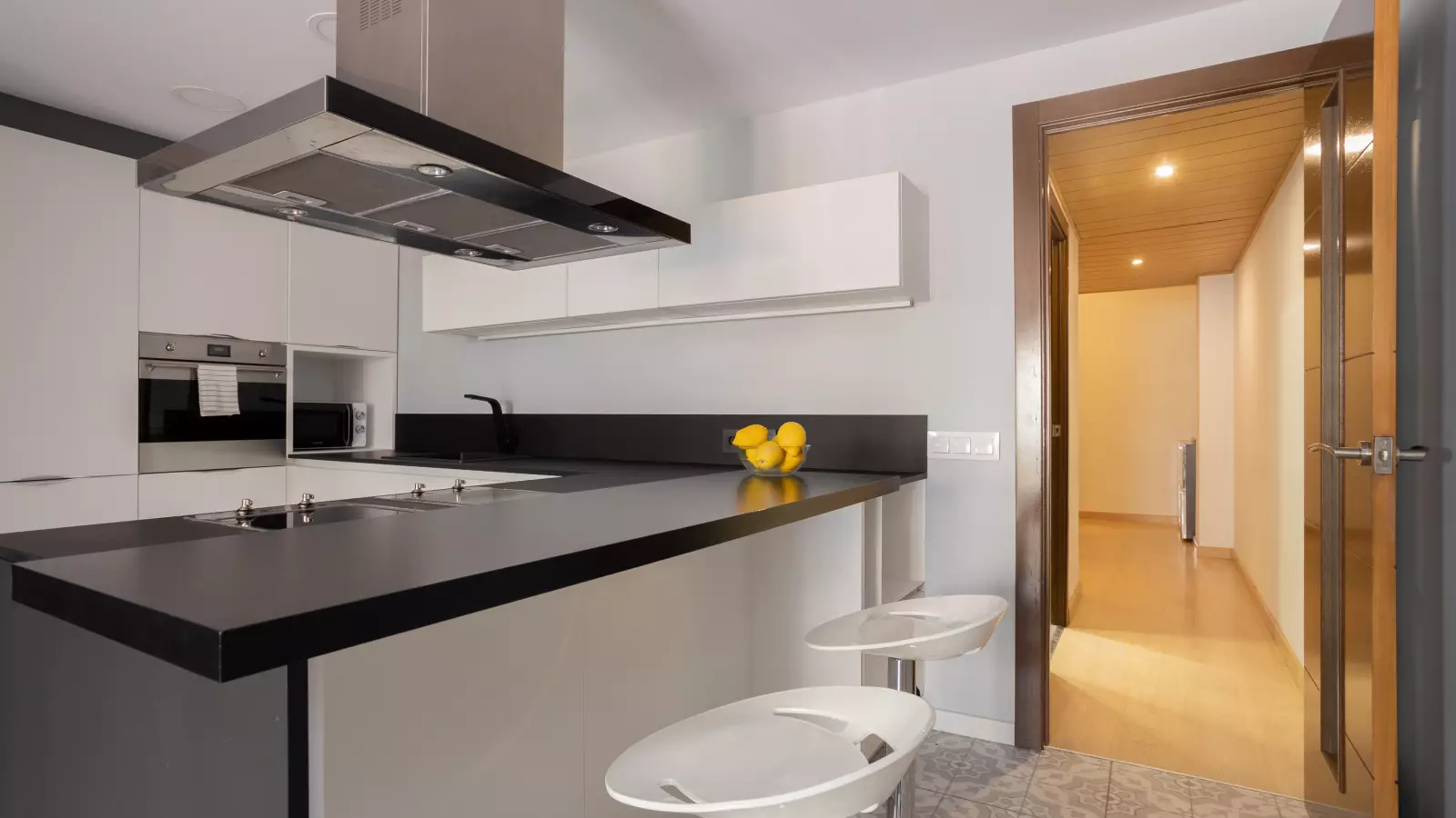 Furnished 2-bedroom flat in Eixample, 60 m²