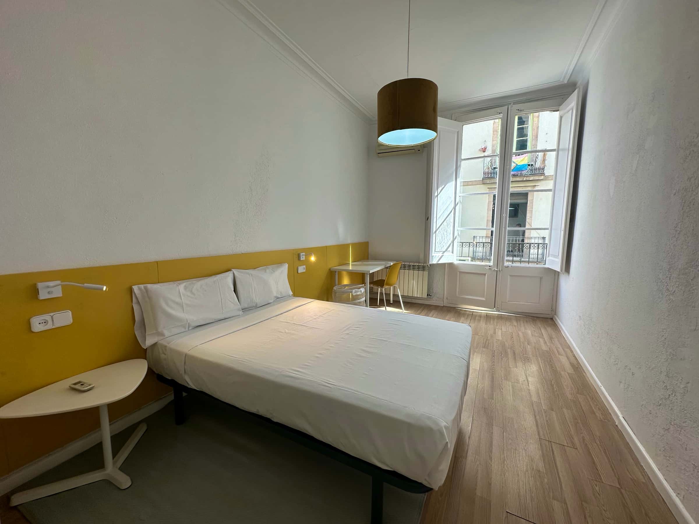 Furnished 3-bedroom flat in Ciutat Vella, 100 m²
