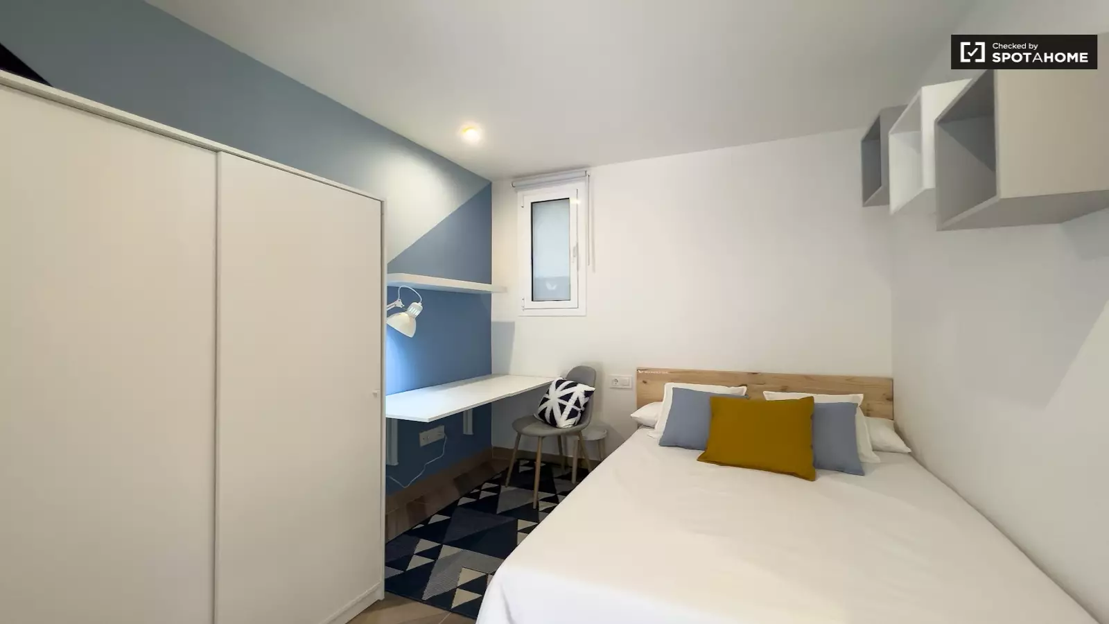 Furnished room in a 4-person shared flat in Eixample