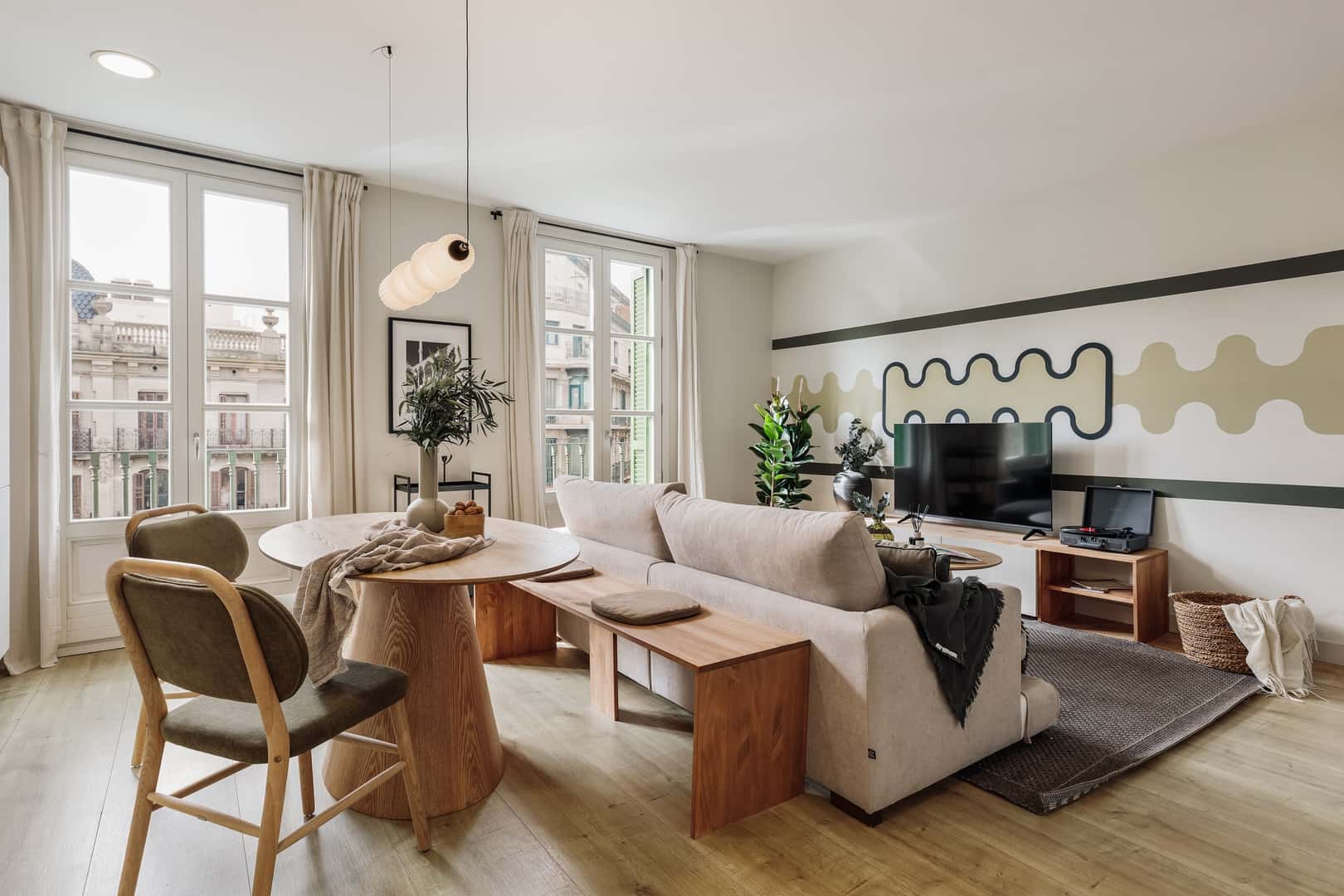 Furnished 2-bedroom flat in Eixample, 69 m²