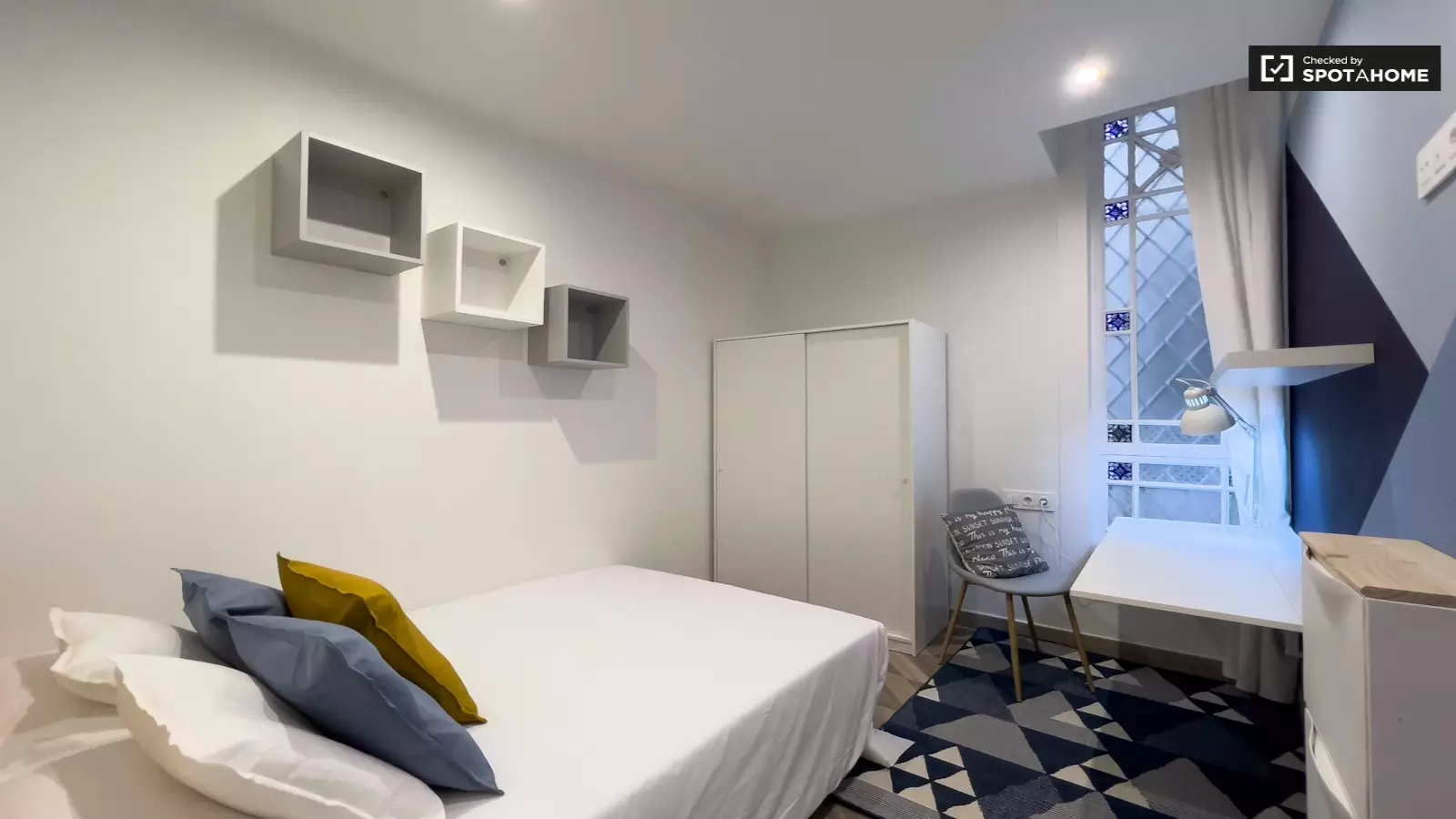 Furnished room in a 4-person shared flat in Eixample