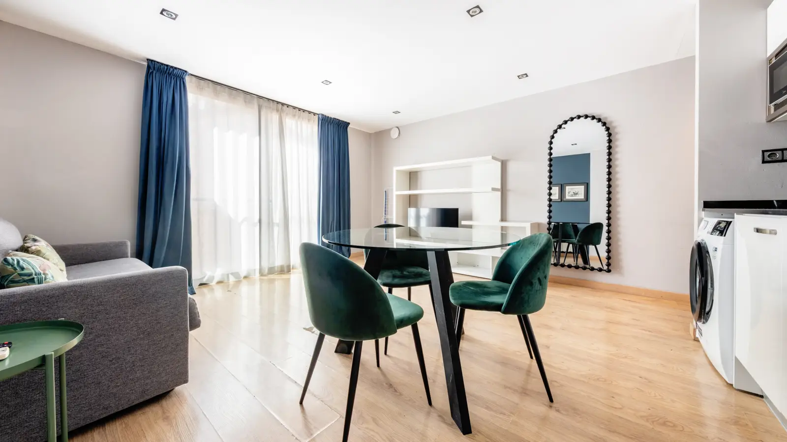Furnished 1-bedroom flat in Eixample, 55 m²