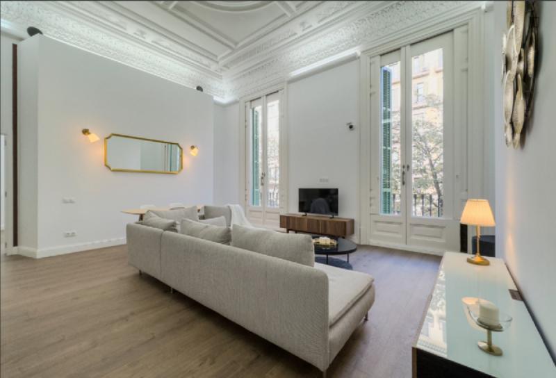 Furnished 3-bedroom flat in Eixample