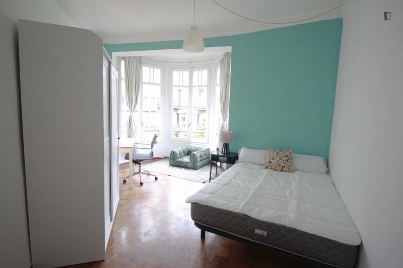 Furnished room in a 6-person shared flat in Eixample