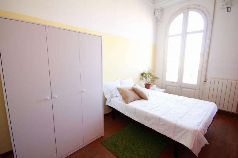Furnished room in a 4-person shared flat in Sants-Montjuïc