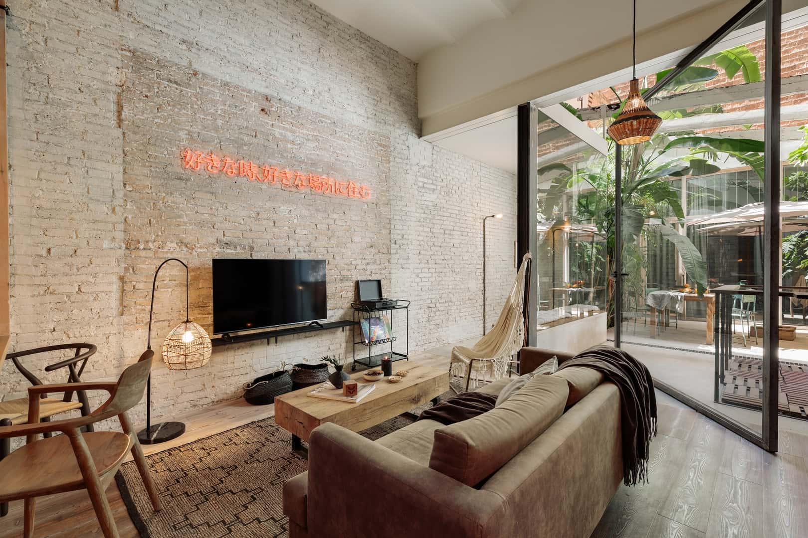 Furnished 3-bedroom flat in Barcelona