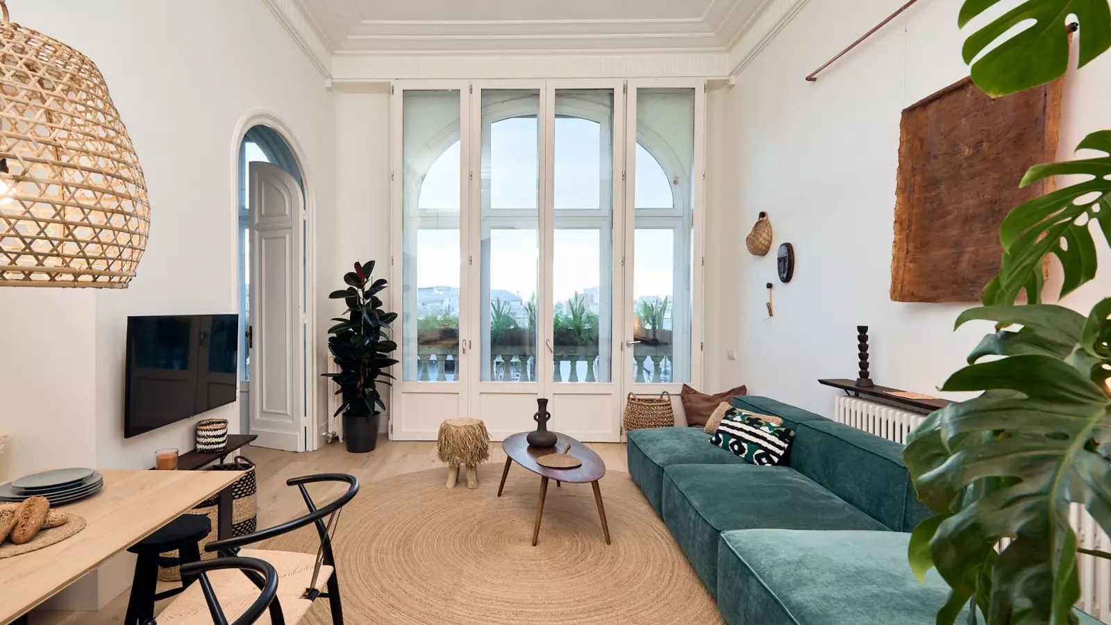 Furnished 2-bedroom flat in Ciutat Vella, 90 m²