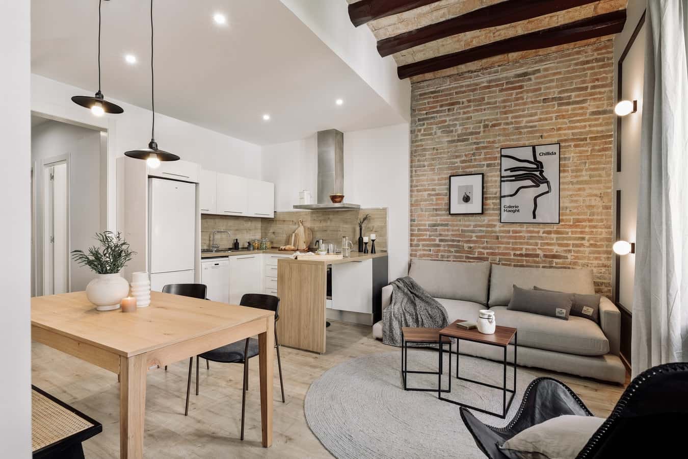 Furnished 2-bedroom flat in Eixample, 62 m²