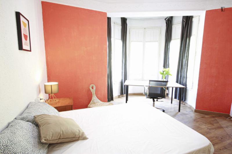 Furnished room in a 6-person shared flat in Eixample