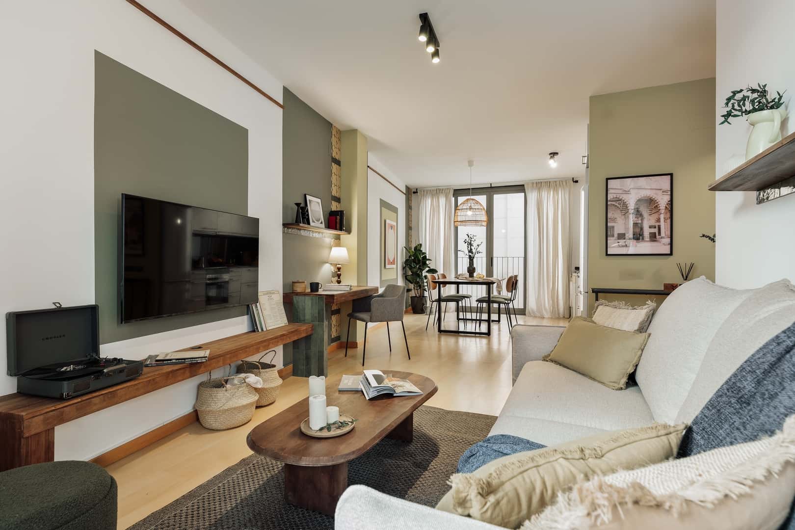 Furnished 2-bedroom flat in Ciutat Vella, 67 m²