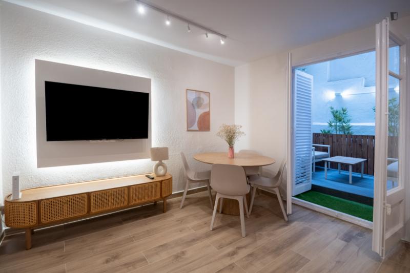 Furnished 4-bedroom flat in Eixample