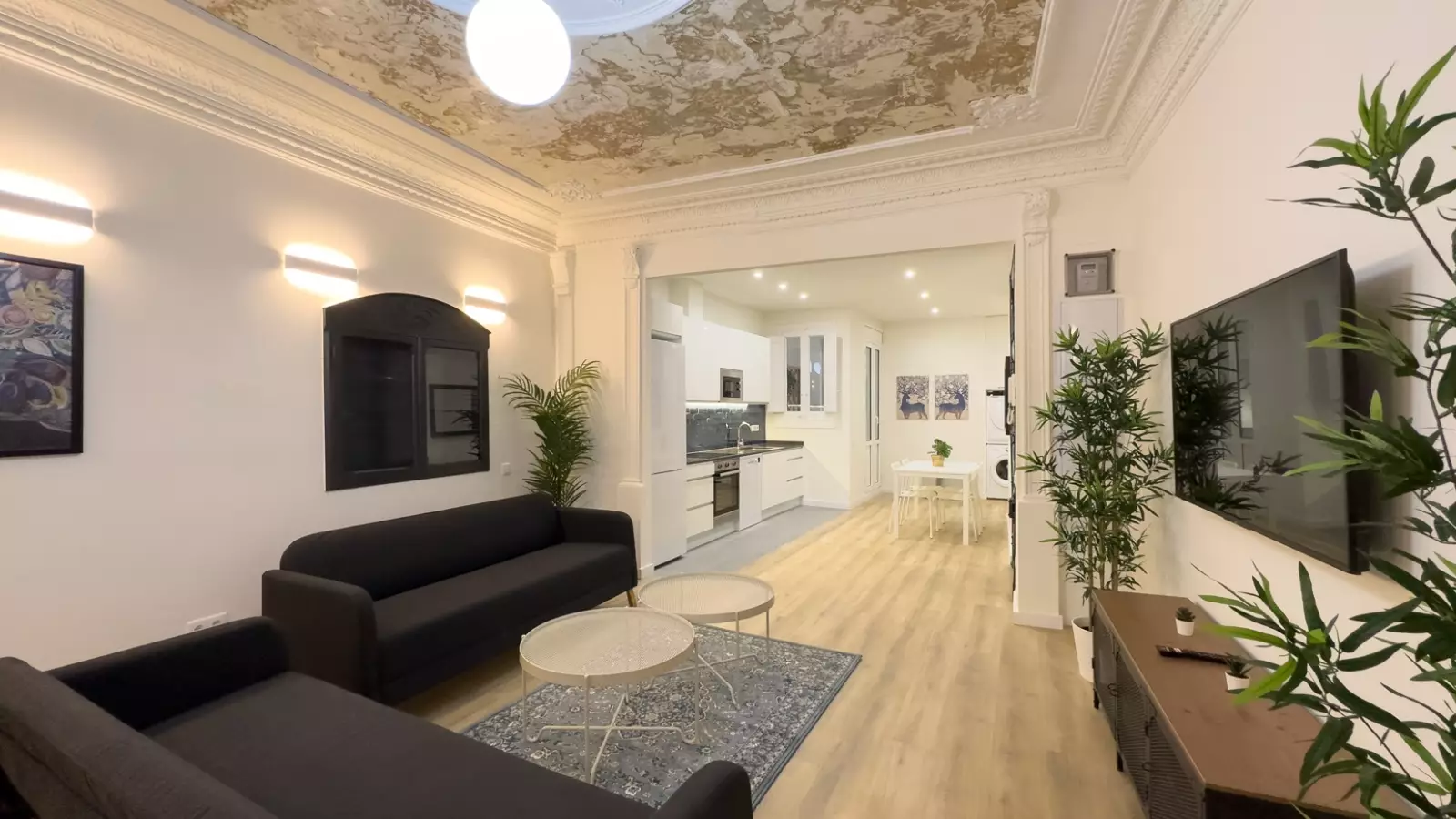 Furnished 7-bedroom flat in Eixample, 197 m²