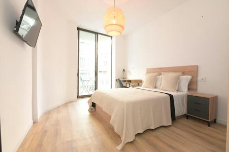 Furnished room in a 5-person shared flat in Sarrià–Sant Gervasi
