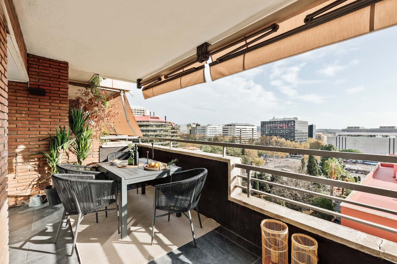 Furnished 2-bedroom flat in Les Corts, 95 m²