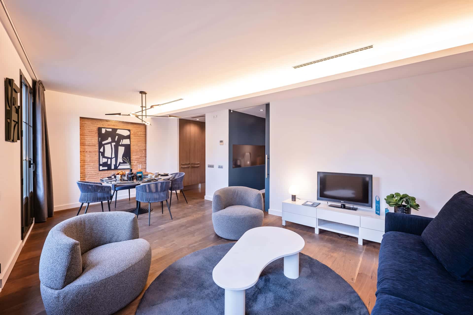 Furnished 2-bedroom flat in Eixample, 80 m²