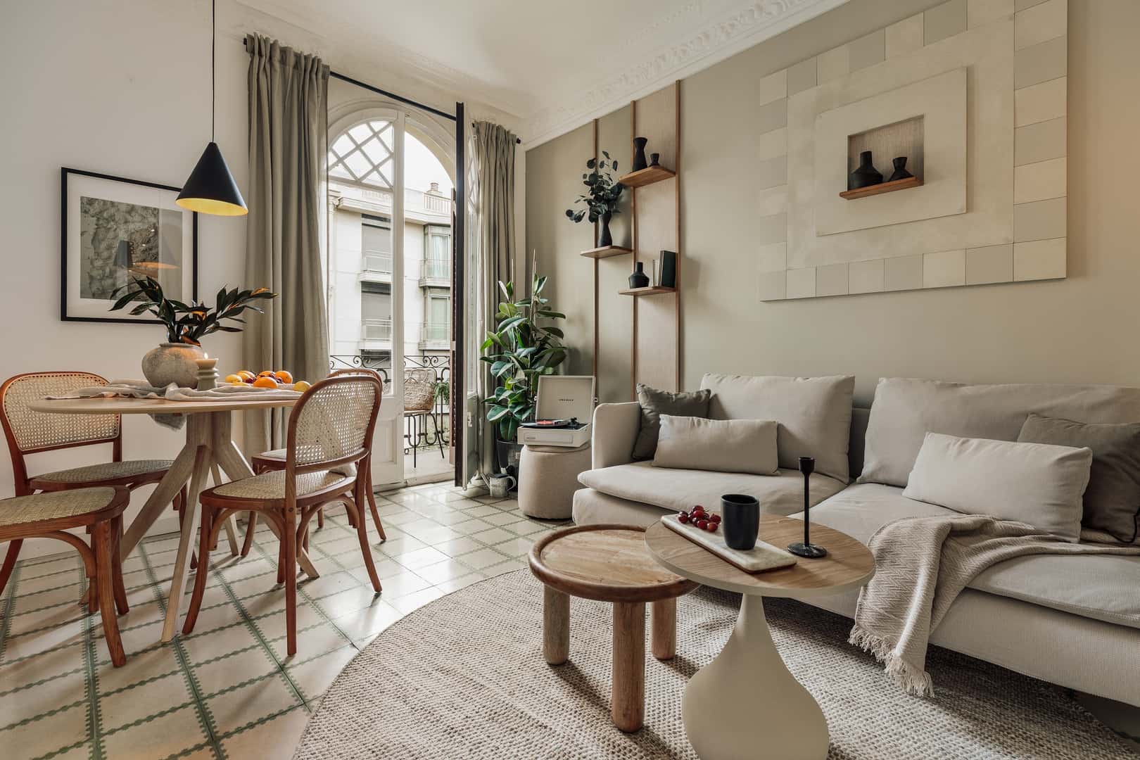 Furnished 3-bedroom flat in Eixample, 74 m²