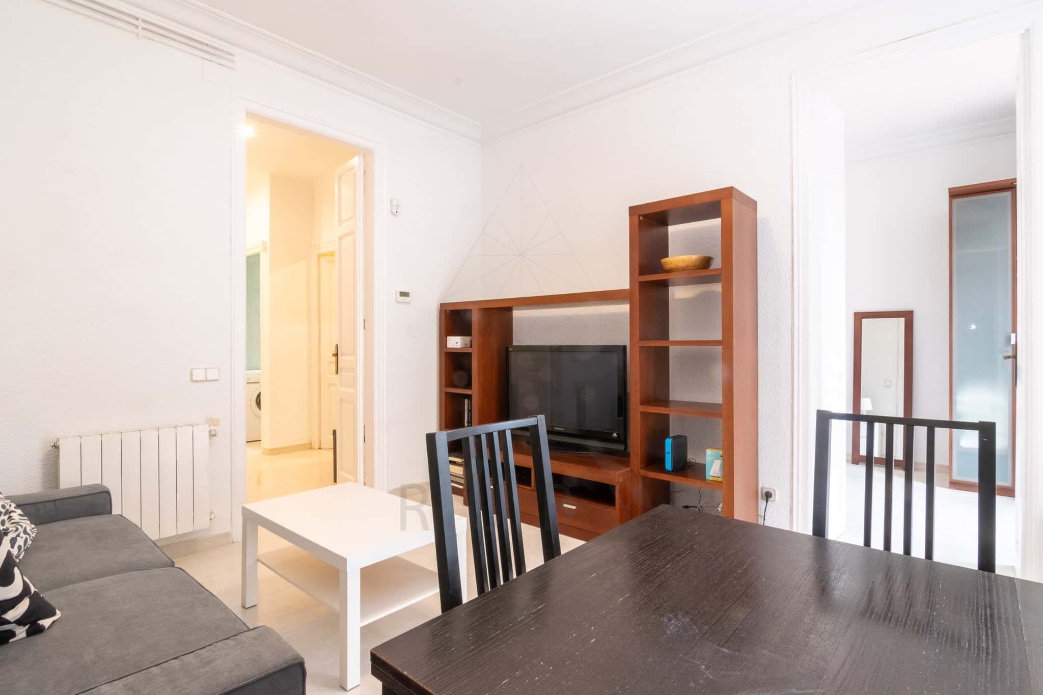 Furnished 3-bedroom flat in Eixample, 90 m²